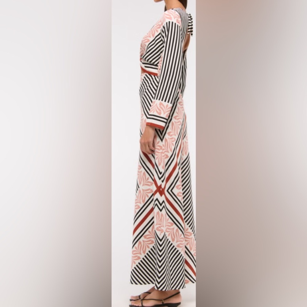 Abercrombie & Fitch Long-Sleeve Abstract Floral Twist-Front Maxi Dress: Petite M - Picture 3 of 10